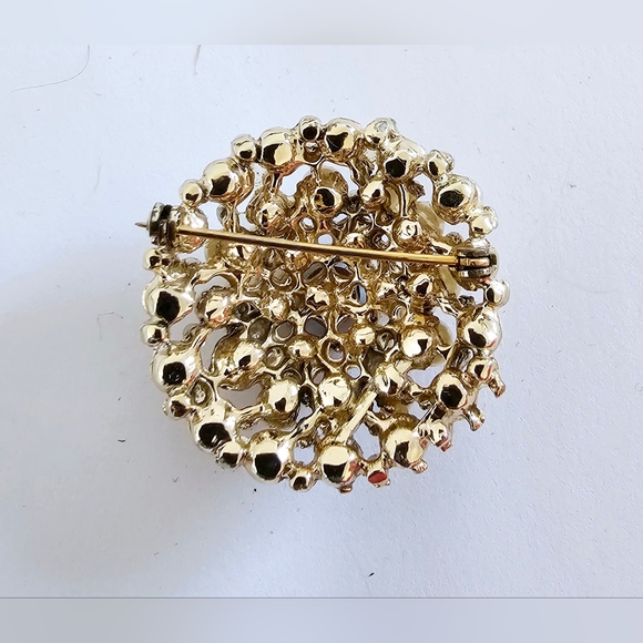 Brilliant lovely 1950 pearl dome cluster bauble blue rhinestone center brooch - Picture 2 of 6
